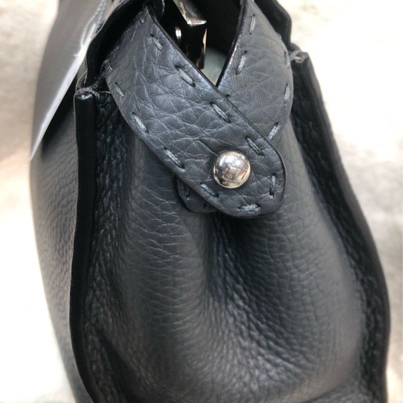 FENDI Peekaboo 灰色中號連絲帶 XC166-6