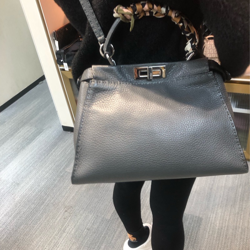 FENDI Peekaboo 灰色中號連絲帶 XC166-13