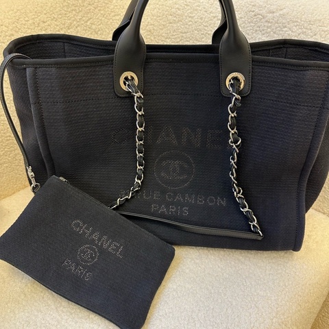 Chanel香奈兒黑色皮穿鏈大號沙灘包托特單肩手提包，尺寸38.5*30.*13cm，狀態靚仔