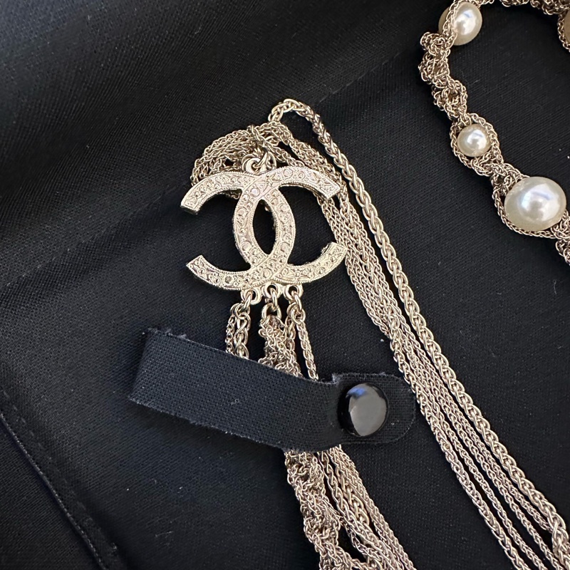Chanel香奈兒珍珠雙層毛衣鏈，保存良好，無明顯瑕疵。經典雙C標誌，-3