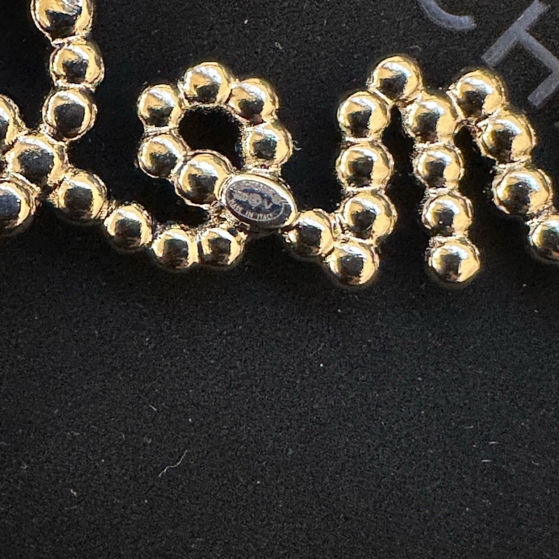 Chanel香奈兒2019珍珠閃鑽胸針，經典logo設計，珍珠配閃鑽組合，質感溫柔到爆！-3