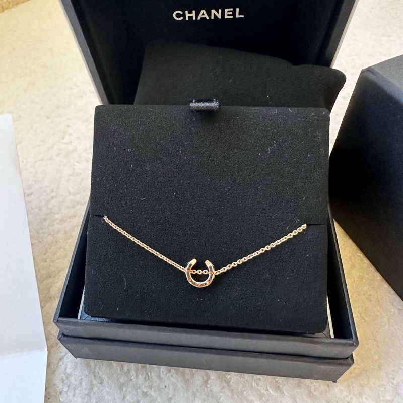 全新未使用 CHANEL Coco 手鏈女款，米金色金屬質感，精緻百搭，2023春夏款18K金，貨號J12303-1