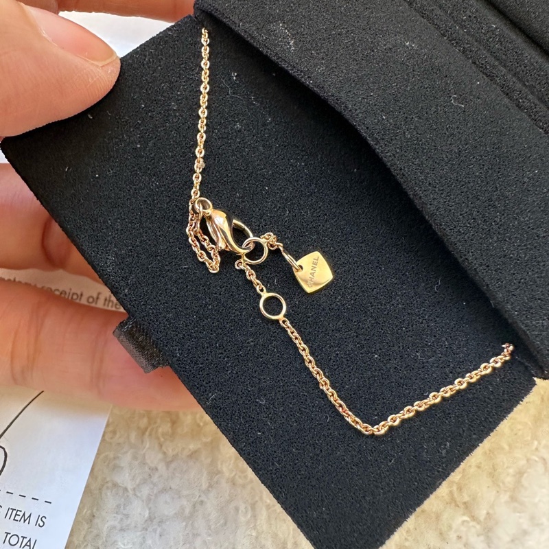 全新未使用 CHANEL Coco 手鏈女款，米金色金屬質感，精緻百搭，2023春夏款18K金，貨號J12303-2