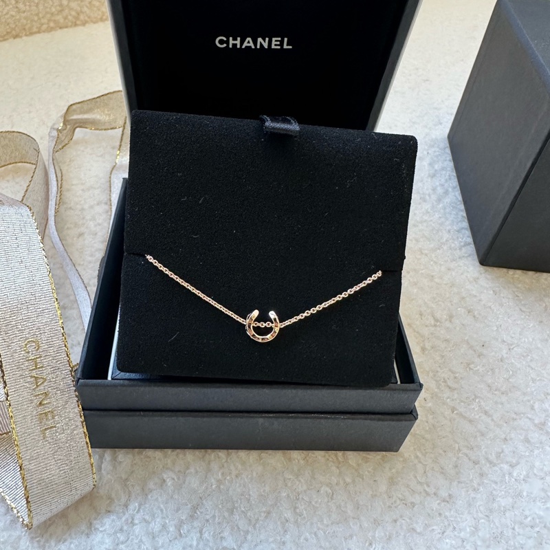 全新未使用 CHANEL Coco 手鏈女款，米金色金屬質感，精緻百搭，2023春夏款18K金，貨號J12303-5