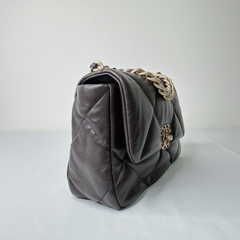 CHANEL 巧克力色19鏈帶包-4