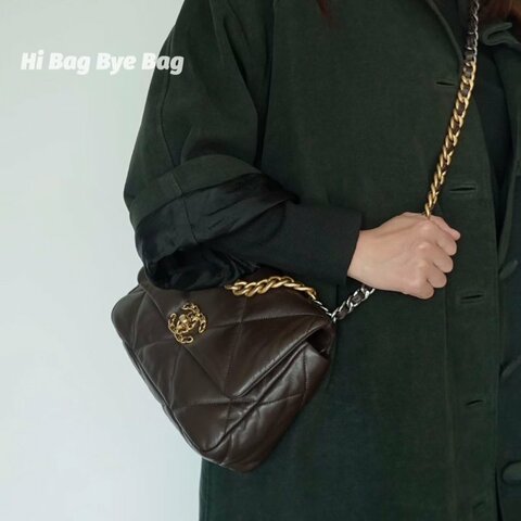 CHANEL 巧克力色19鏈帶包