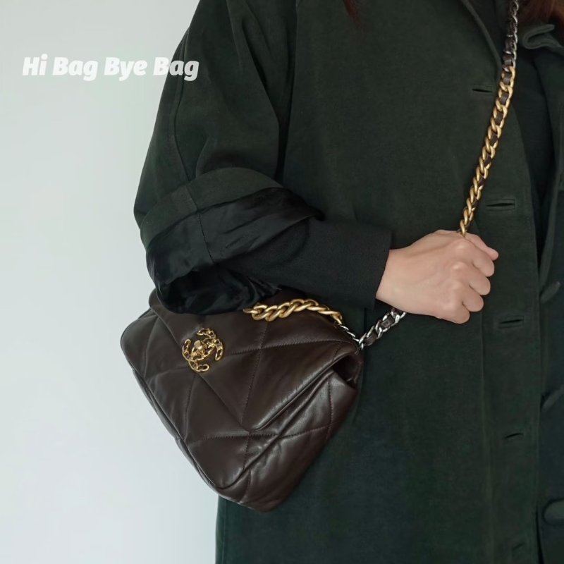CHANEL 巧克力色19鏈帶包-0