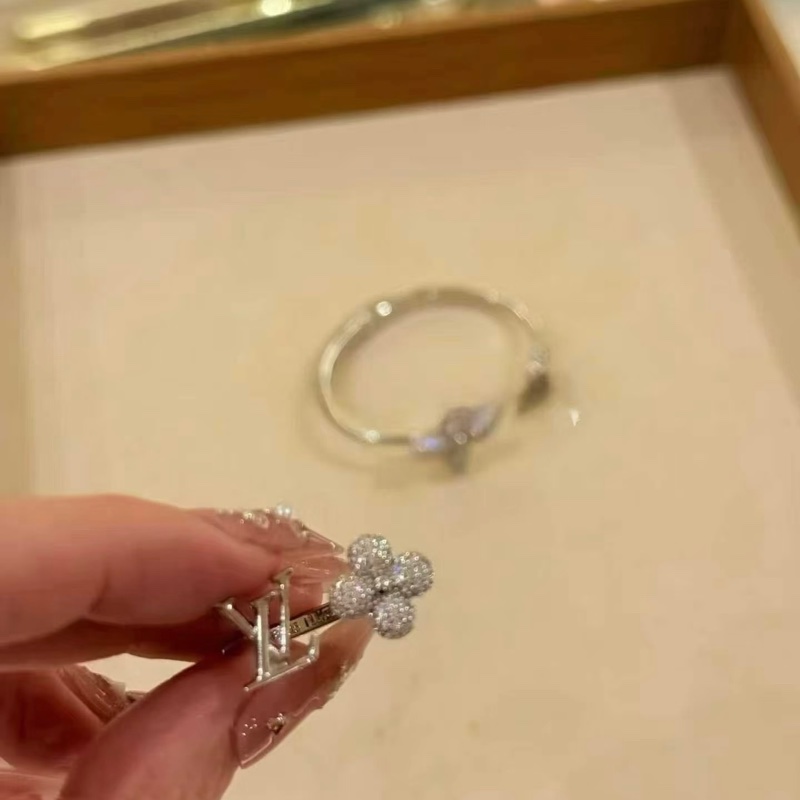 Louis Vuitton LV 大爆款爆閃戒指M碼 M1800M Louisette Signature Strass Ring-2