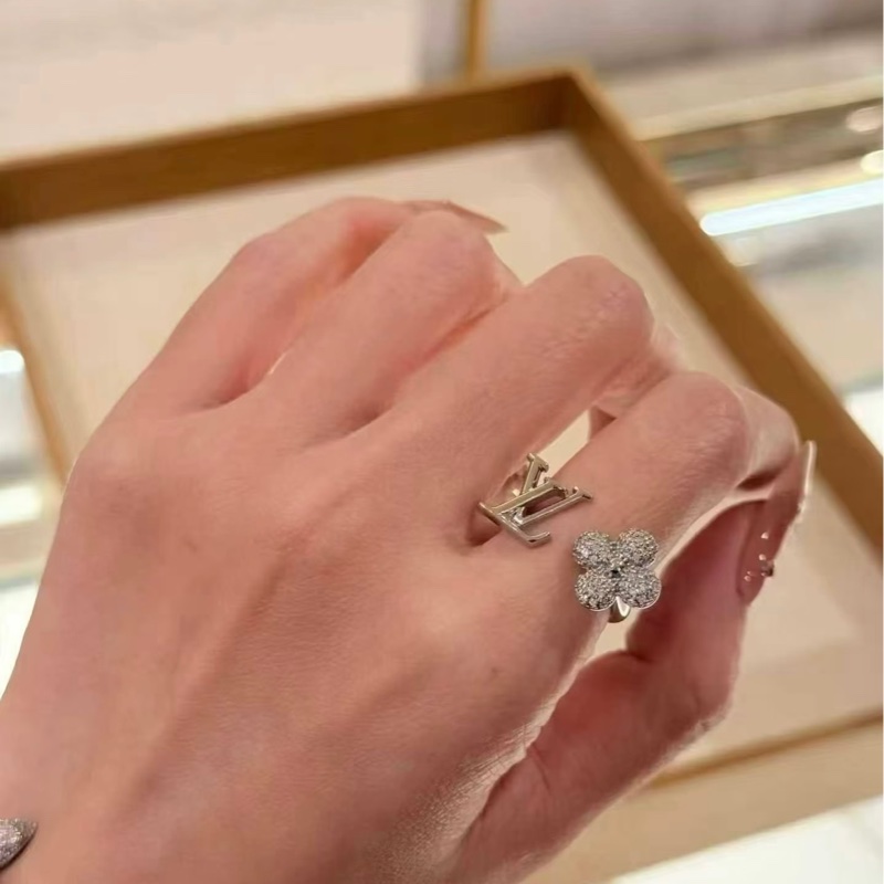 Louis Vuitton LV 大爆款爆閃戒指M碼 M1800M Louisette Signature Strass Ring-3