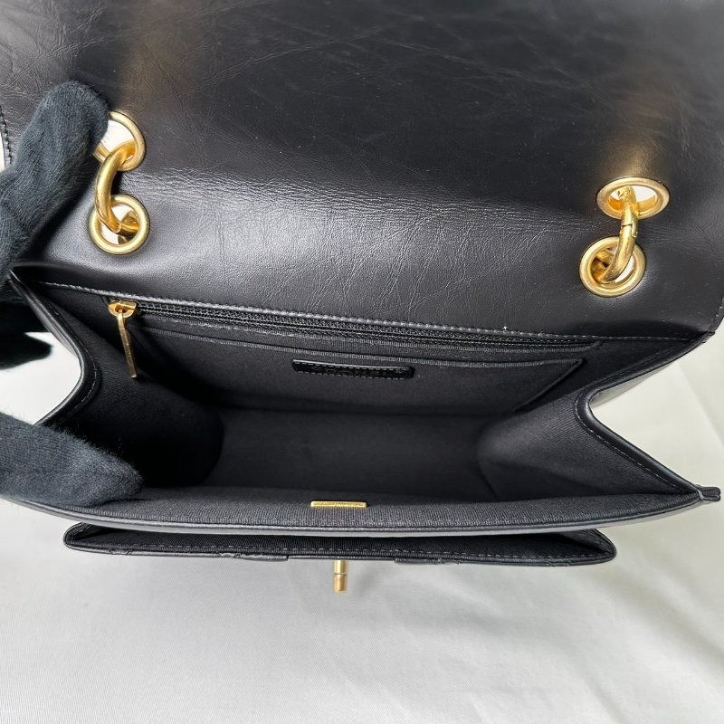 CHANEL 23S黑金豆腐小書包-8