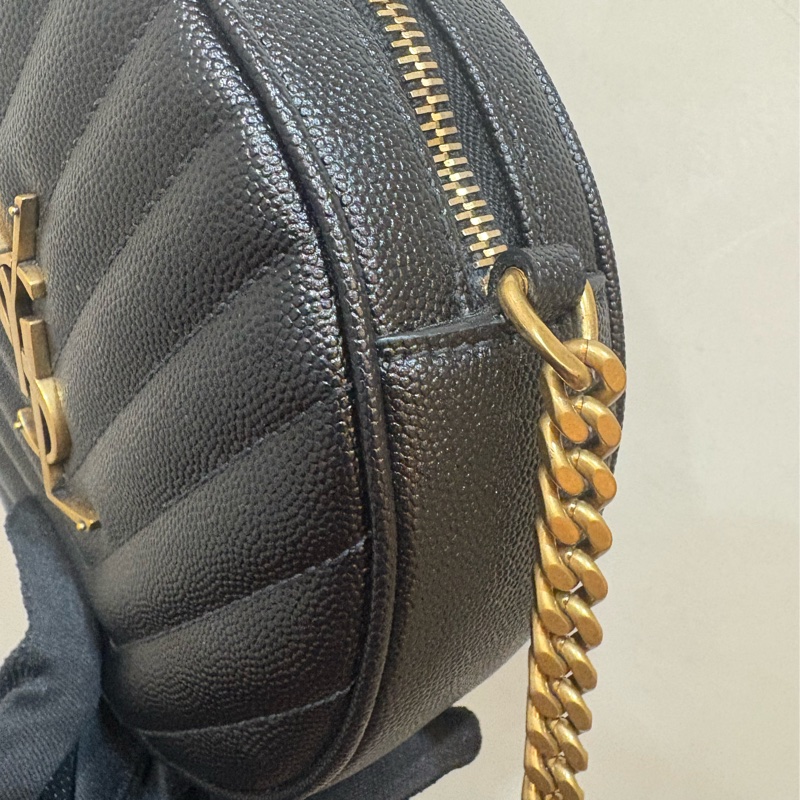 ysl 黑金魚子醬圓餅斜背包-3