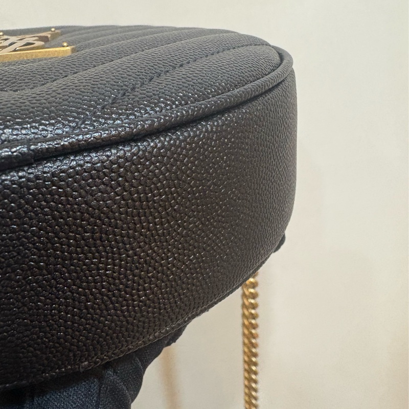 ysl 黑金魚子醬圓餅斜背包-4