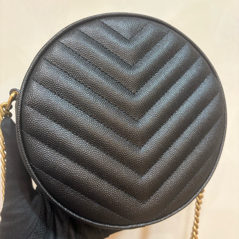 ysl 黑金魚子醬圓餅斜背包-5