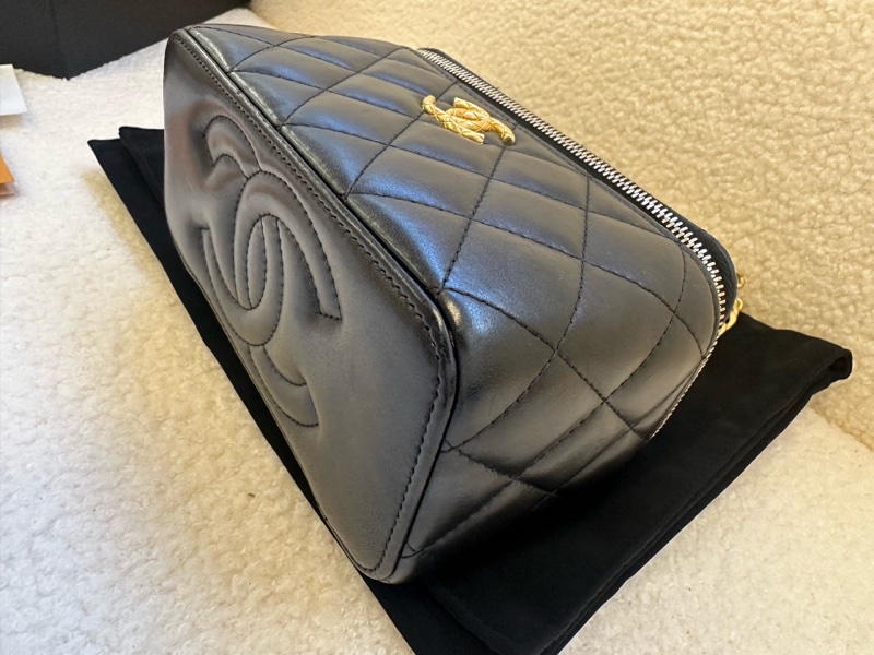 CHANEL黑金長盒子化妝包,小號,附防塵袋+芯片。真皮材質,經典黑金菱格紋,金-3