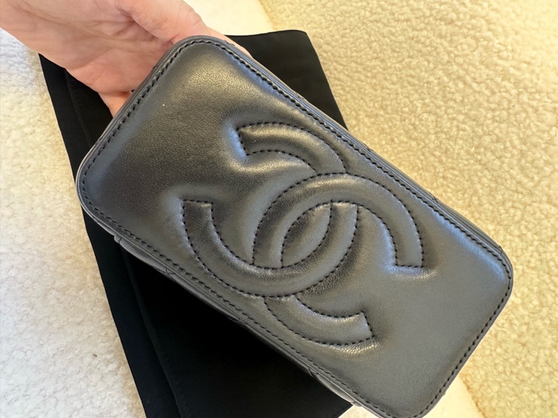 CHANEL黑金長盒子化妝包,小號,附防塵袋+芯片。真皮材質,經典黑金菱格紋,金-4