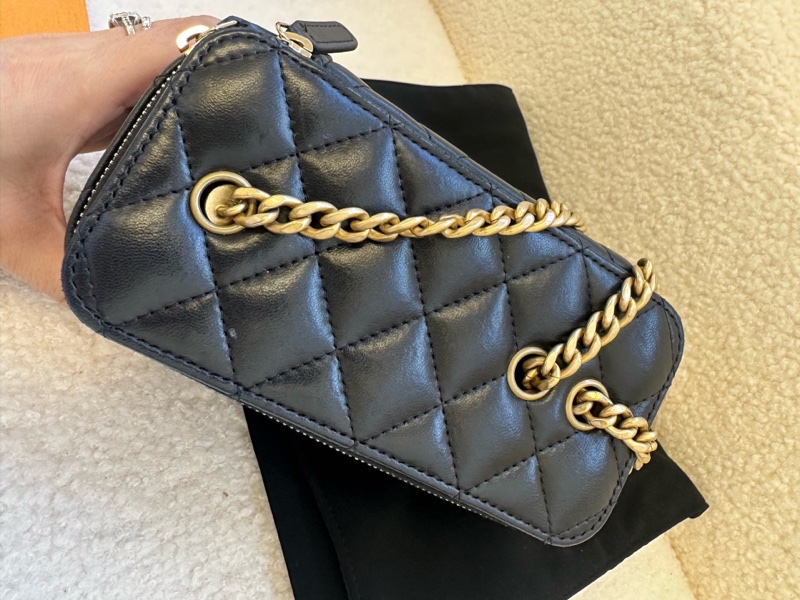 CHANEL黑金長盒子化妝包,小號,附防塵袋+芯片。真皮材質,經典黑金菱格紋,金-5