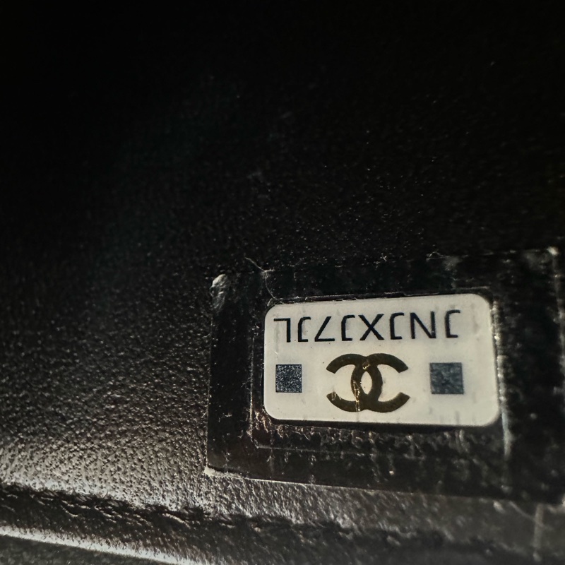 CHANEL黑金長盒子化妝包,小號,附防塵袋+芯片。真皮材質,經典黑金菱格紋,金-8