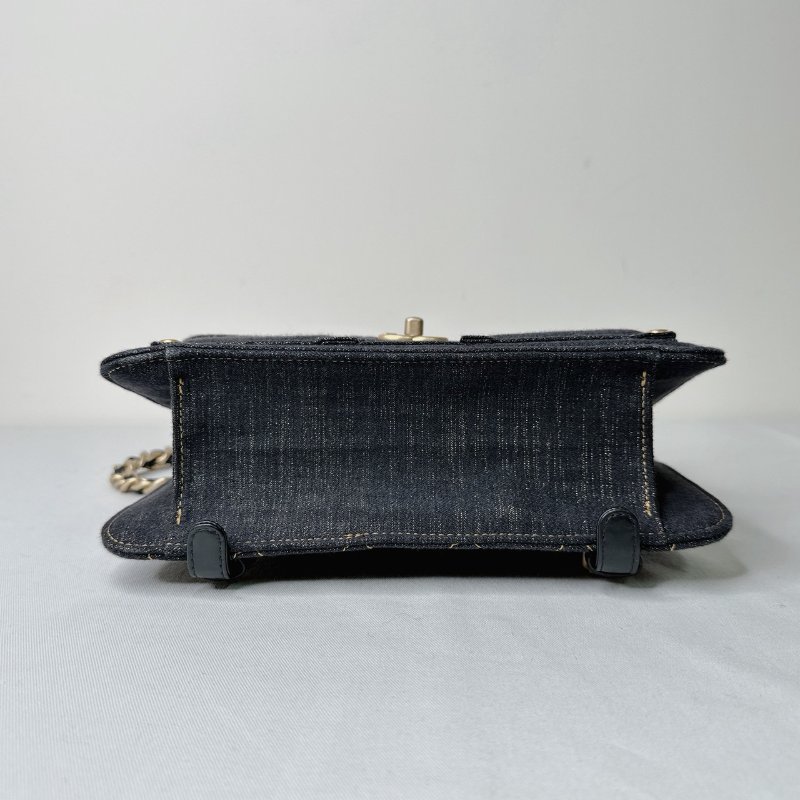 CHANEL 23S丹寧豆腐小書包-11