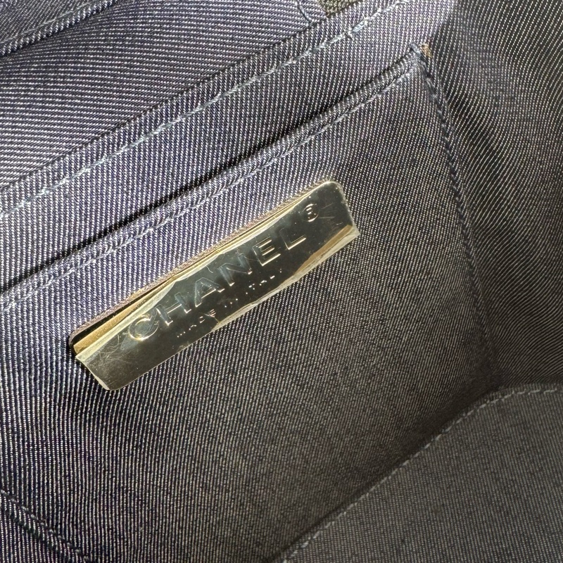 chanel黑皮革大雙C直立手提兩用化妝包-19