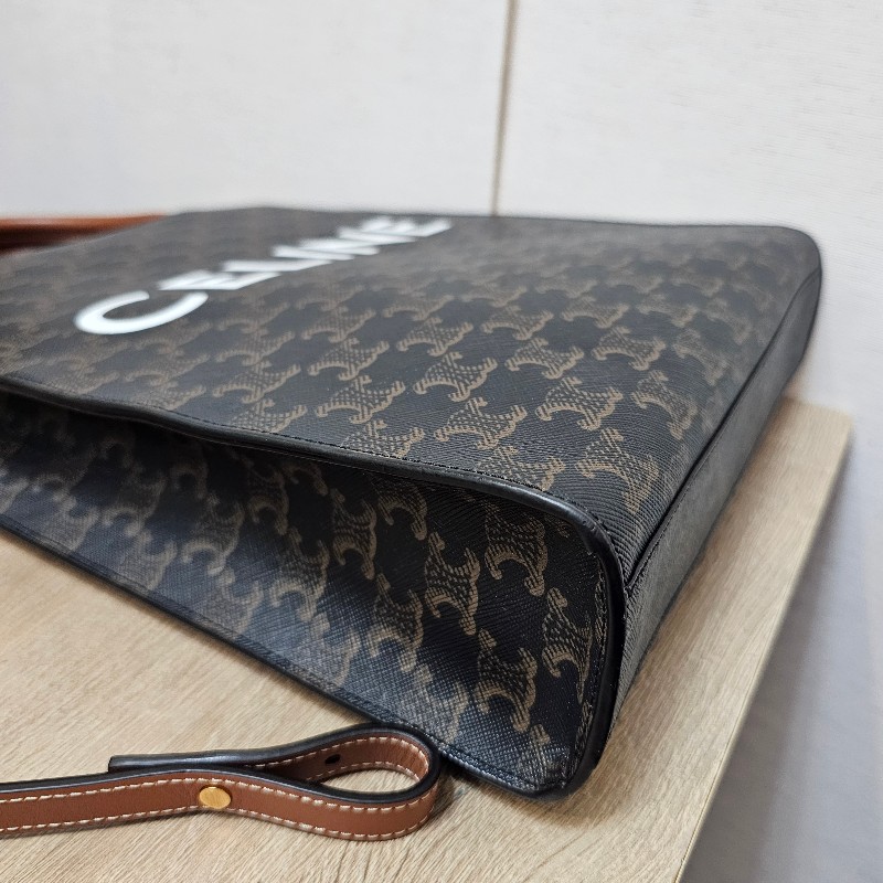 [專櫃價5折入手❣️耐看包款] Celine凱旋門老花手提肩斜背琴譜包-8