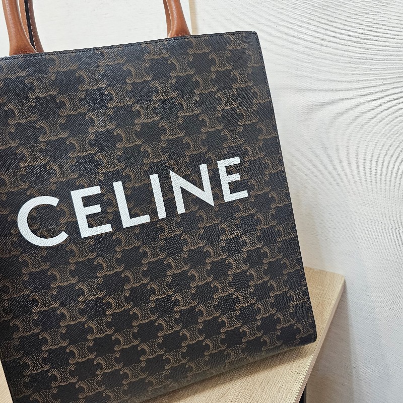 [專櫃價5折入手❣️耐看包款] Celine凱旋門老花手提肩斜背琴譜包-13