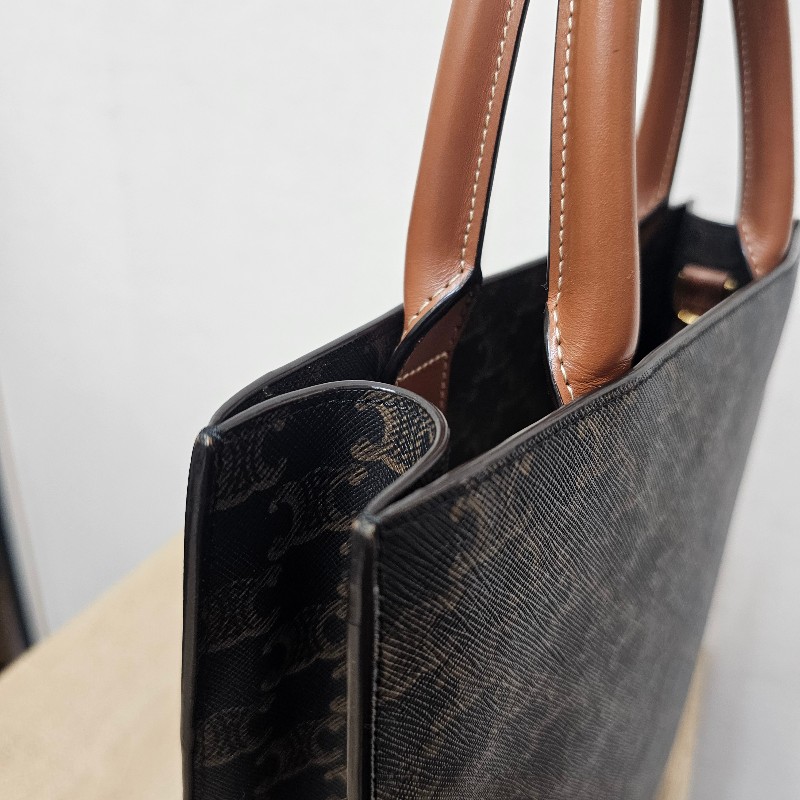 [專櫃價5折入手❣️耐看包款] Celine凱旋門老花手提肩斜背琴譜包-14