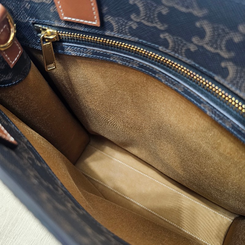 [專櫃價5折入手❣️耐看包款] Celine凱旋門老花手提肩斜背琴譜包-19