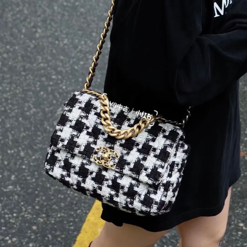 Chanel 19bag小號黑白千鳥格26*17*7 99新配件塵袋保卡-0