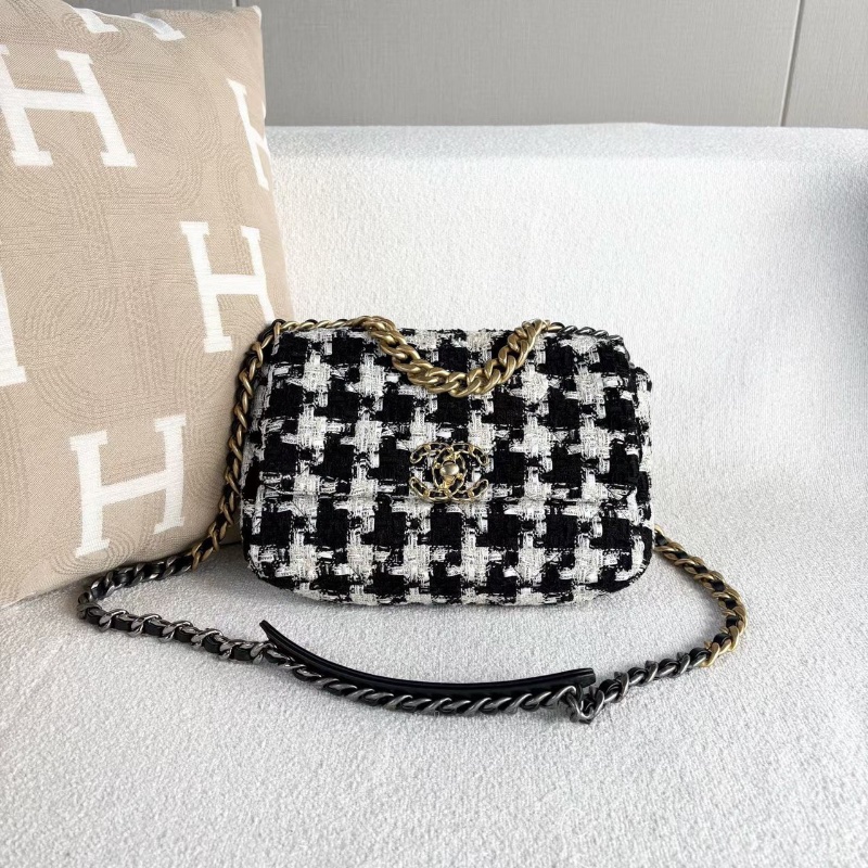 Chanel 19bag小號黑白千鳥格26*17*7 99新配件塵袋保卡-1