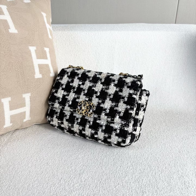 Chanel 19bag小號黑白千鳥格26*17*7 99新配件塵袋保卡-3