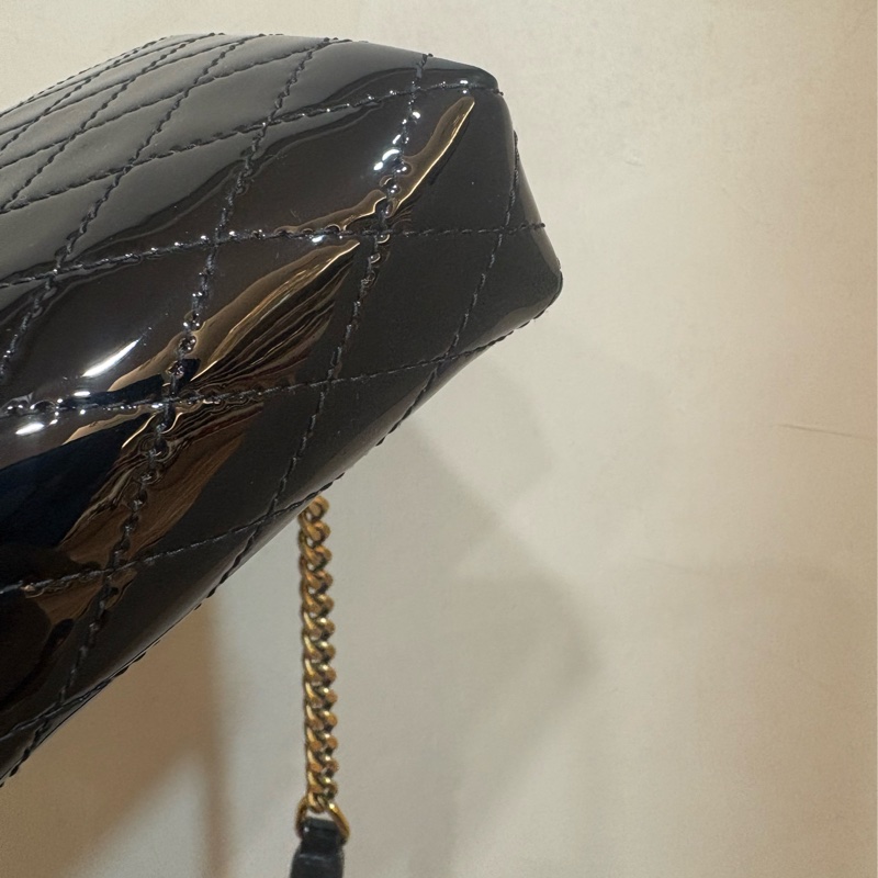 ysl 漆皮牛皮黑金貝殼包-4