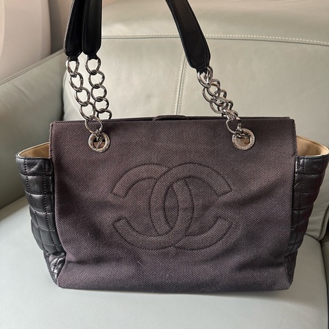 Chanel流浪包，黑銀網袋手提款，容量超大，抵到爛筍盤！