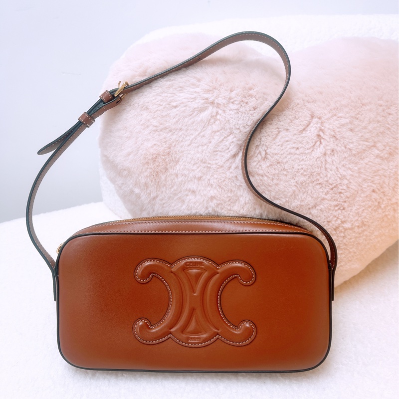 Celine triomphe 全皮凱旋門腋下包/相機包-0