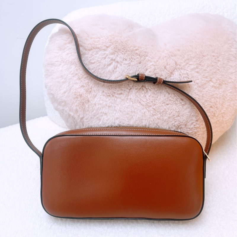 Celine triomphe 全皮凱旋門腋下包/相機包-5