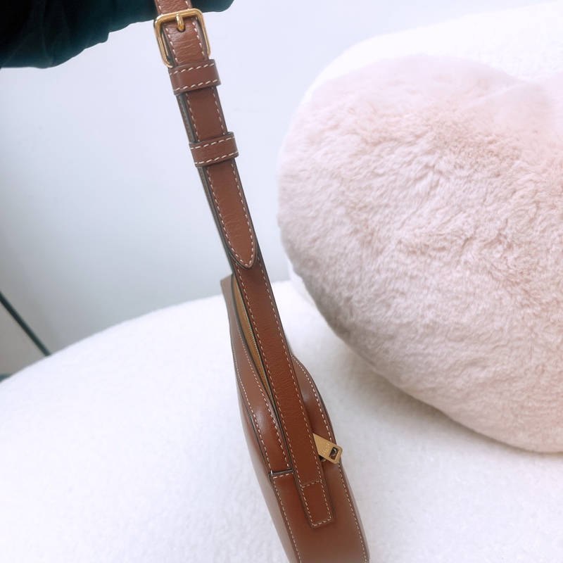 Celine triomphe 全皮凱旋門腋下包/相機包-8