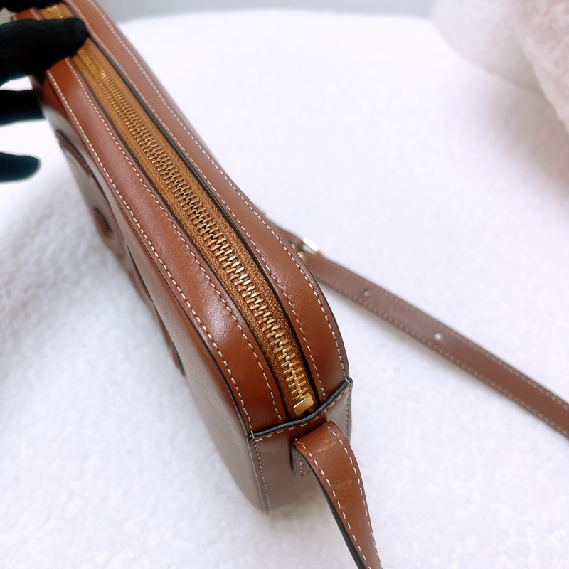 Celine triomphe 全皮凱旋門腋下包/相機包-10