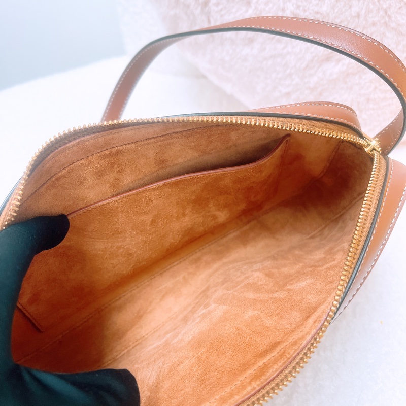 Celine triomphe 全皮凱旋門腋下包/相機包-11