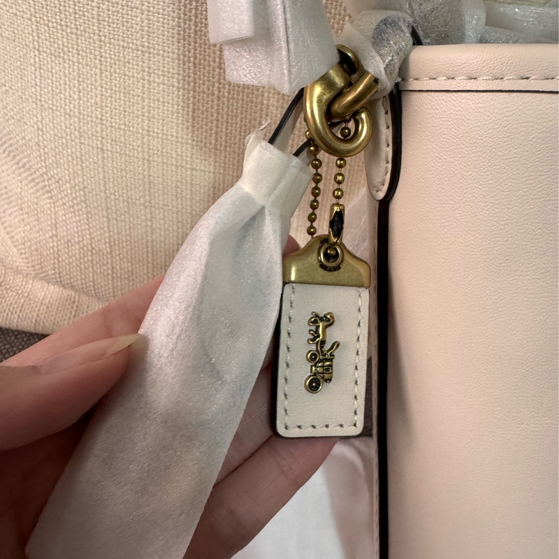 Coach DAKOTA 16 水桶包 -白色 ✨全新吊牌未拆✨-4