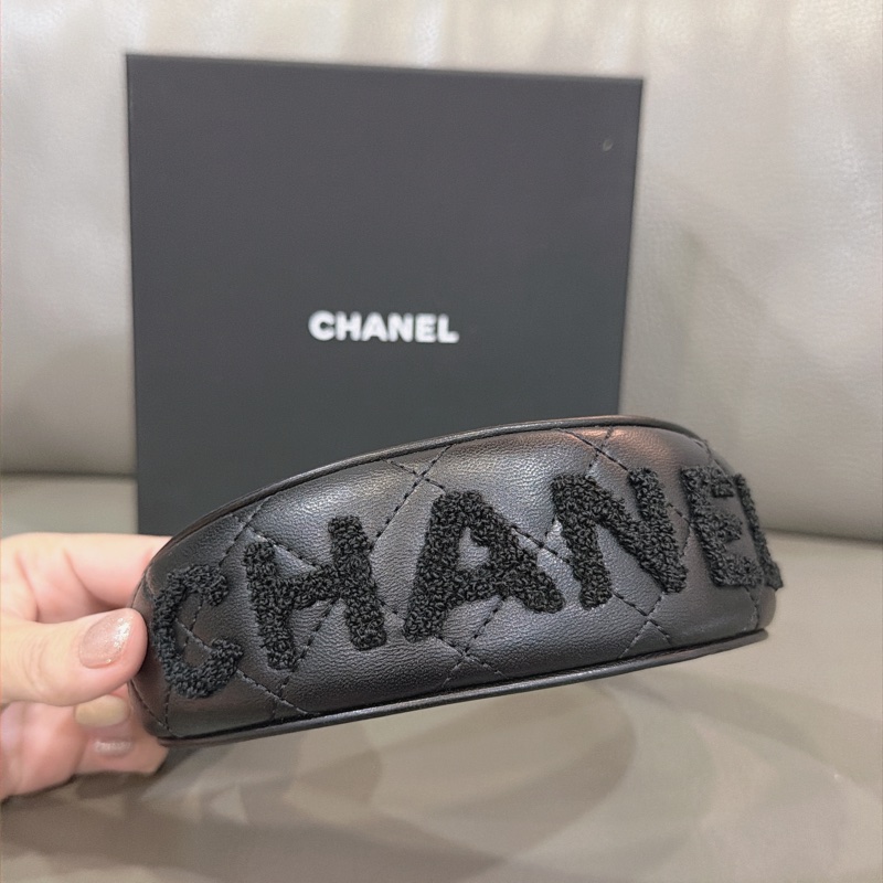 香奈兒寬版皮革髮箍-1