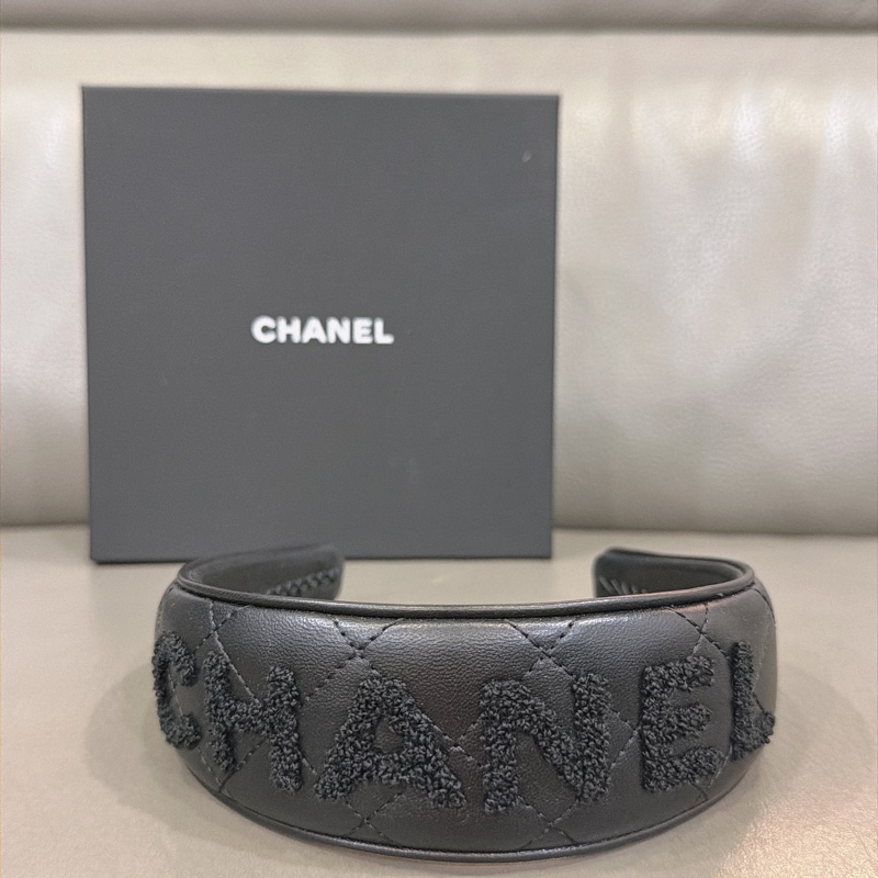 香奈兒寬版皮革髮箍-3