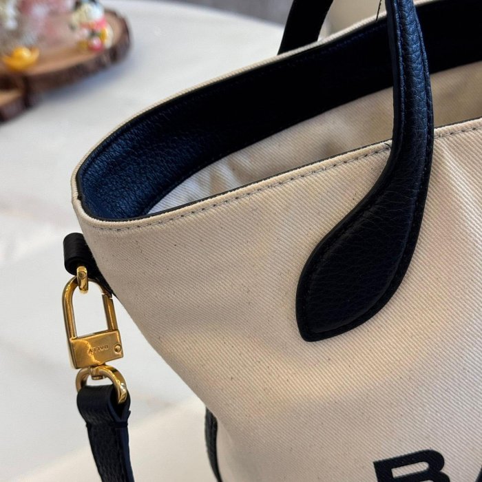 *SHIHNA名牌精品* Bally Bar 帆布 牛皮水桶包-1