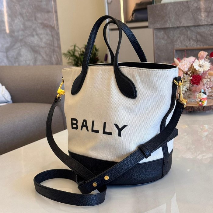 *SHIHNA名牌精品* Bally Bar 帆布 牛皮水桶包-3