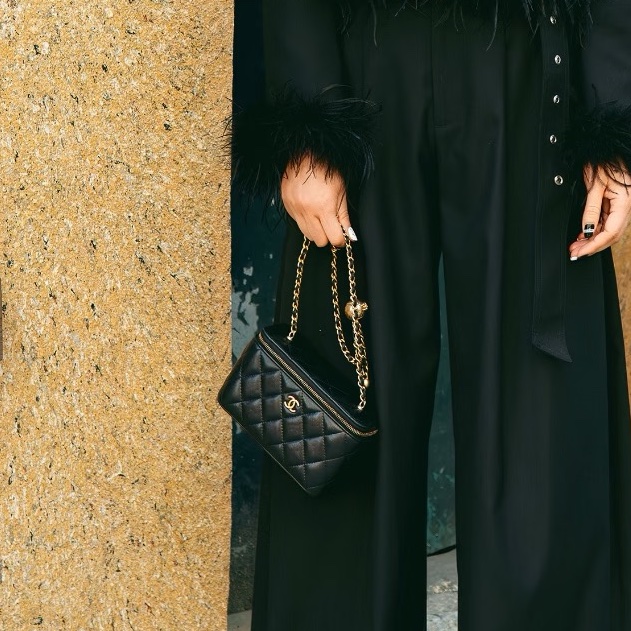 超🔥人氣款😍99新🈶購證😍Chanel黑金菱格紋金球長盒子斜背包單肩包-5