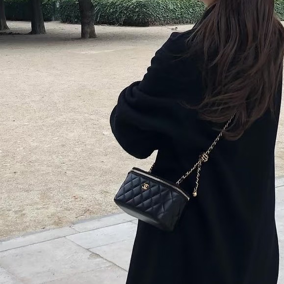 超🔥人氣款😍99新🈶購證😍Chanel黑金菱格紋金球長盒子斜背包單肩包-6