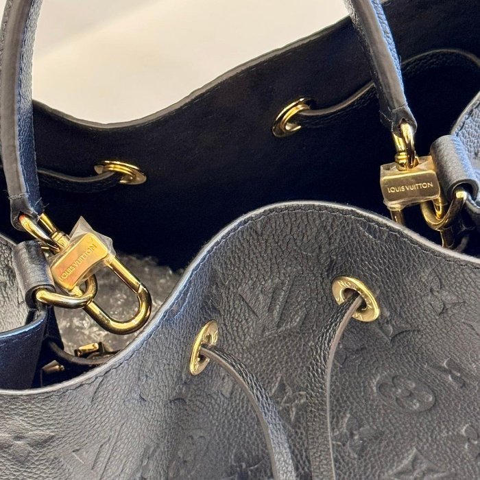 *SHIHNA名牌精品* LV M45256 NéoNoé MM 黑牛皮壓紋水桶包-2