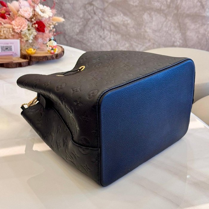 *SHIHNA名牌精品* LV M45256 NéoNoé MM 黑牛皮壓紋水桶包-5