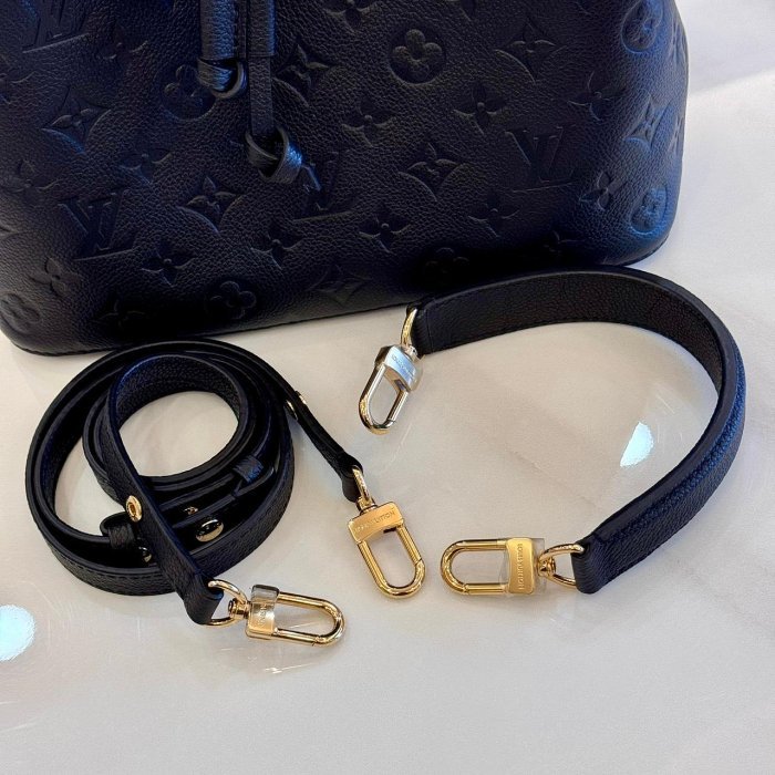 *SHIHNA名牌精品* LV M45256 NéoNoé MM 黑牛皮壓紋水桶包-8