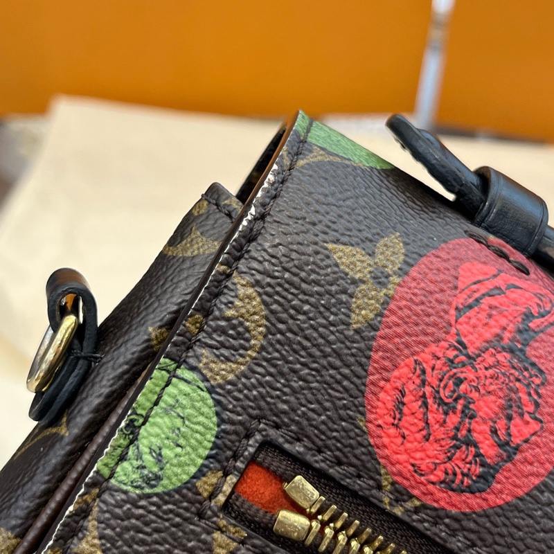 LV POCHETTE METIS手袋郵差包 斜挎包 限量徽章 超級稀有-9