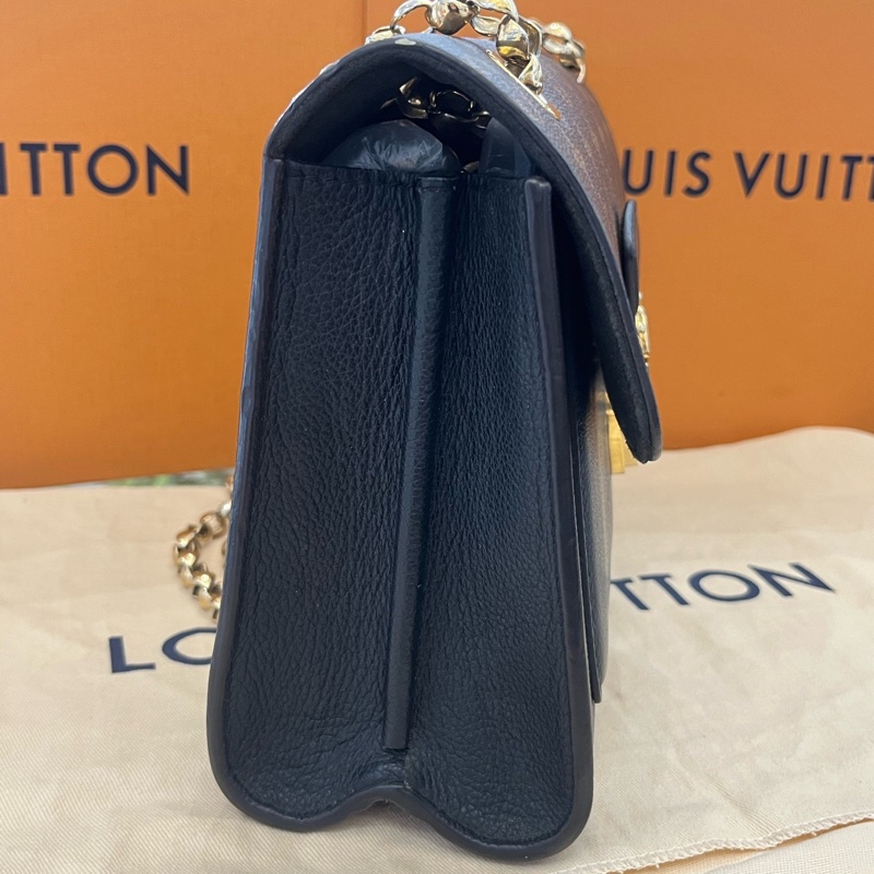 Lv 路易威登Victoire 維多利亞 黑色牛皮拼老花 尺寸約27*17*10-3