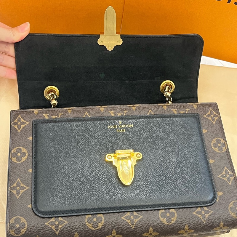 Lv 路易威登Victoire 維多利亞 黑色牛皮拼老花 尺寸約27*17*10-5